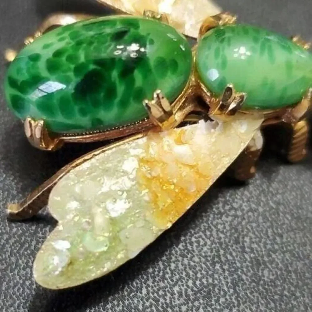 Vintage gold tone fly brooch green